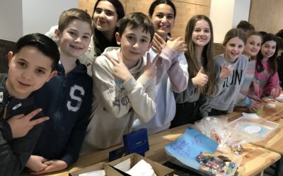 Kuchenverkauf der 6Fa: 550€ für die Erdbebenopfer in Syrien und Türkei