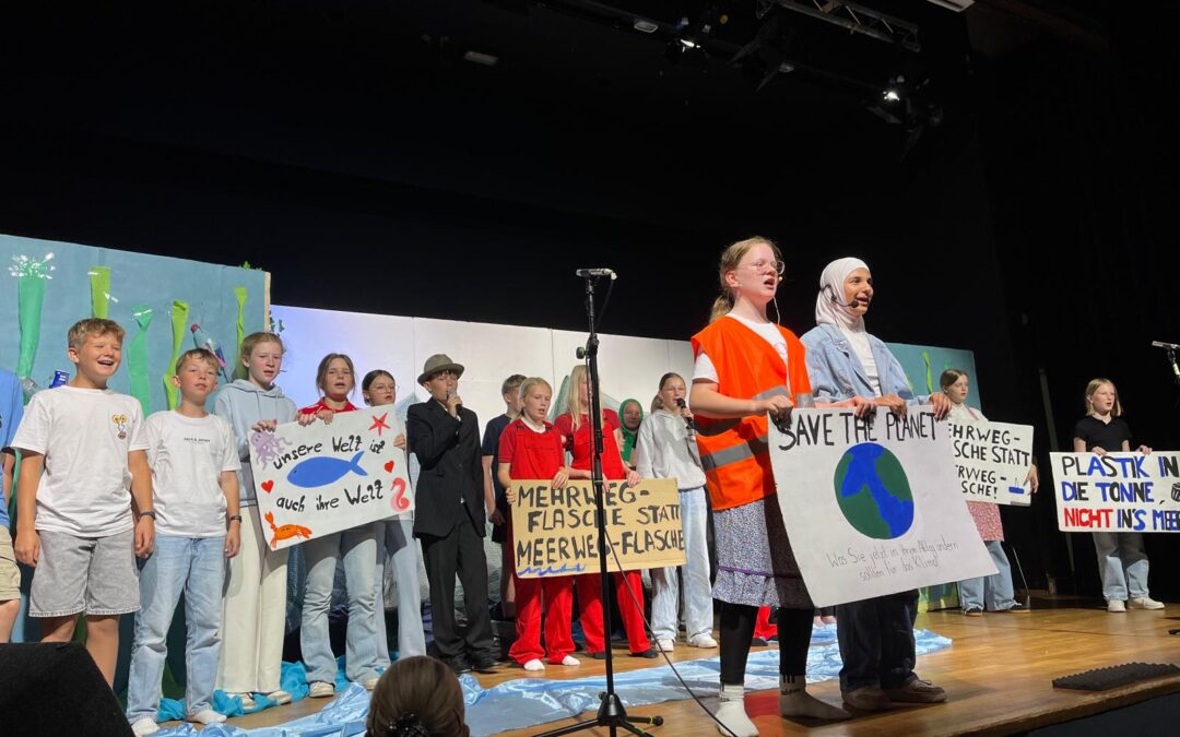 Chorklasse 6 spielt „Kein Plastik mehr im Meer“